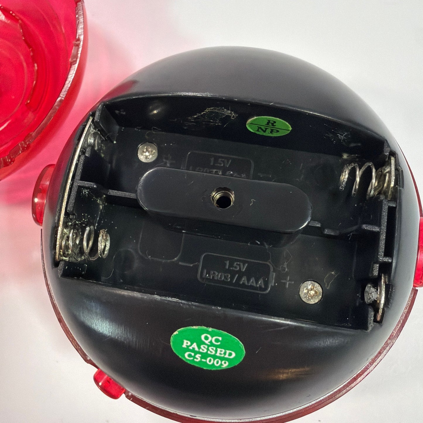 Radica 20Q 20 Questions Electronic Handheld Game Red 2005 No Power For Parts