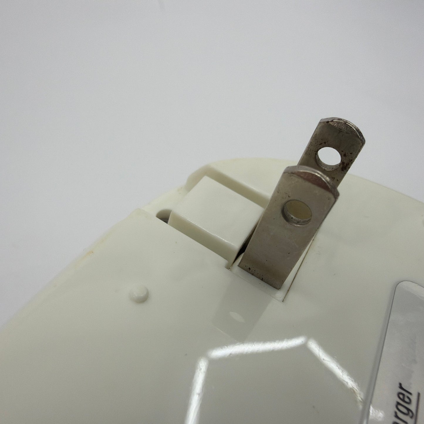 EBL 6F22 4-Slot 9V Li-ion Battery Charger