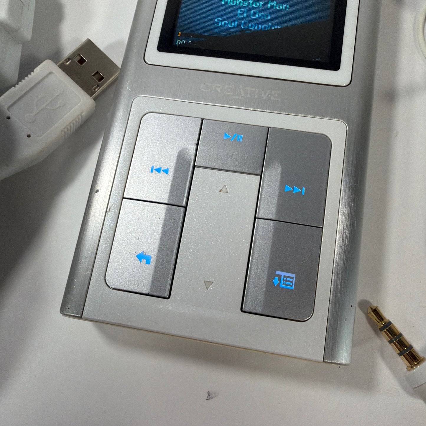 Creative Zen Sleek Photo 20GB MP3 Player DAP-HD0019 with Cable, Charger, Earbuds