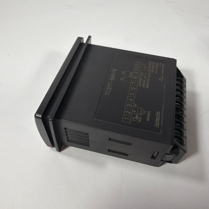 Autonics TC3YT-B4R16 Temperature Controller 100-240VAC Panel Mount Untested