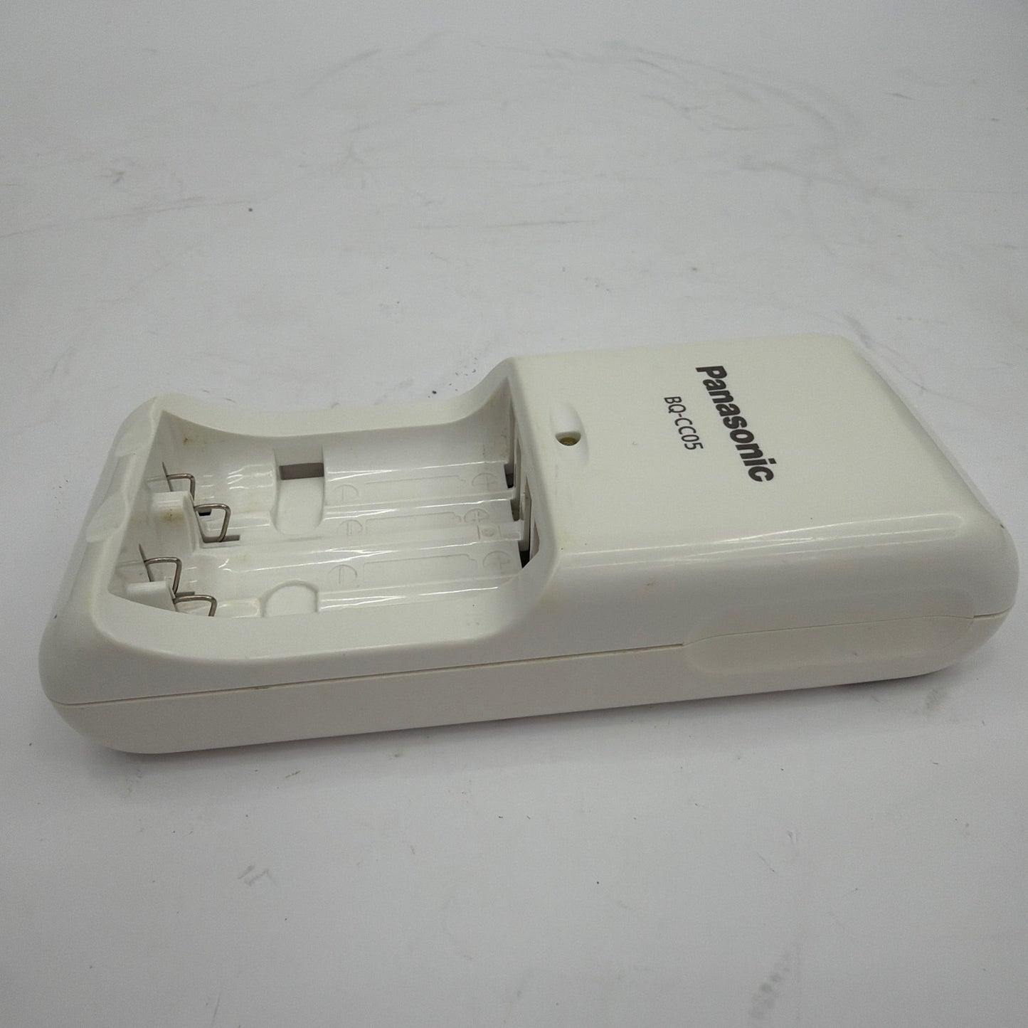 Panasonic BQ-CC05 AA/AAA NiMH Battery Charger 4-Slot White Tested Working