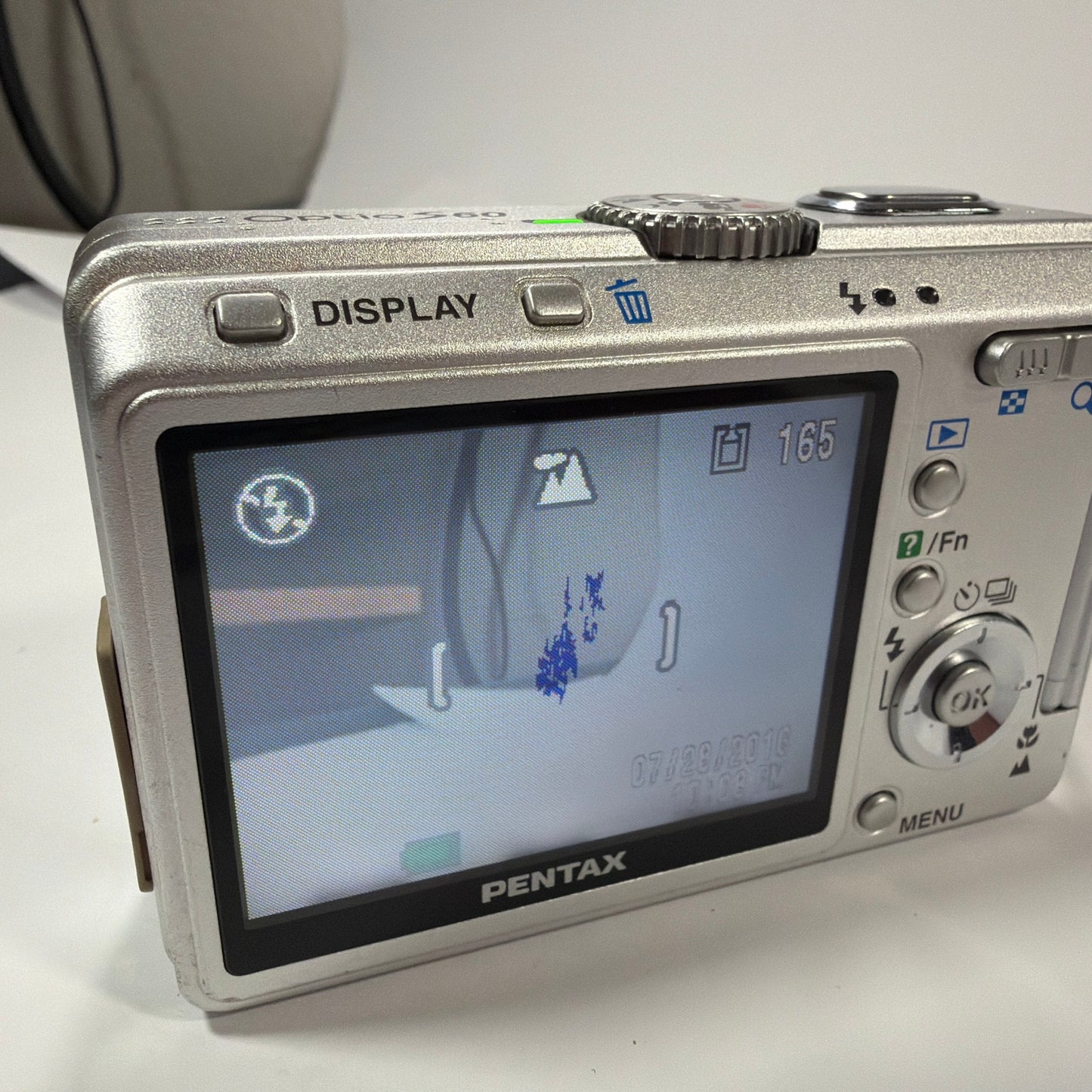 Pentax Optio S60 6.0MP Digital Camera Silver with 512MB SD Card Read
