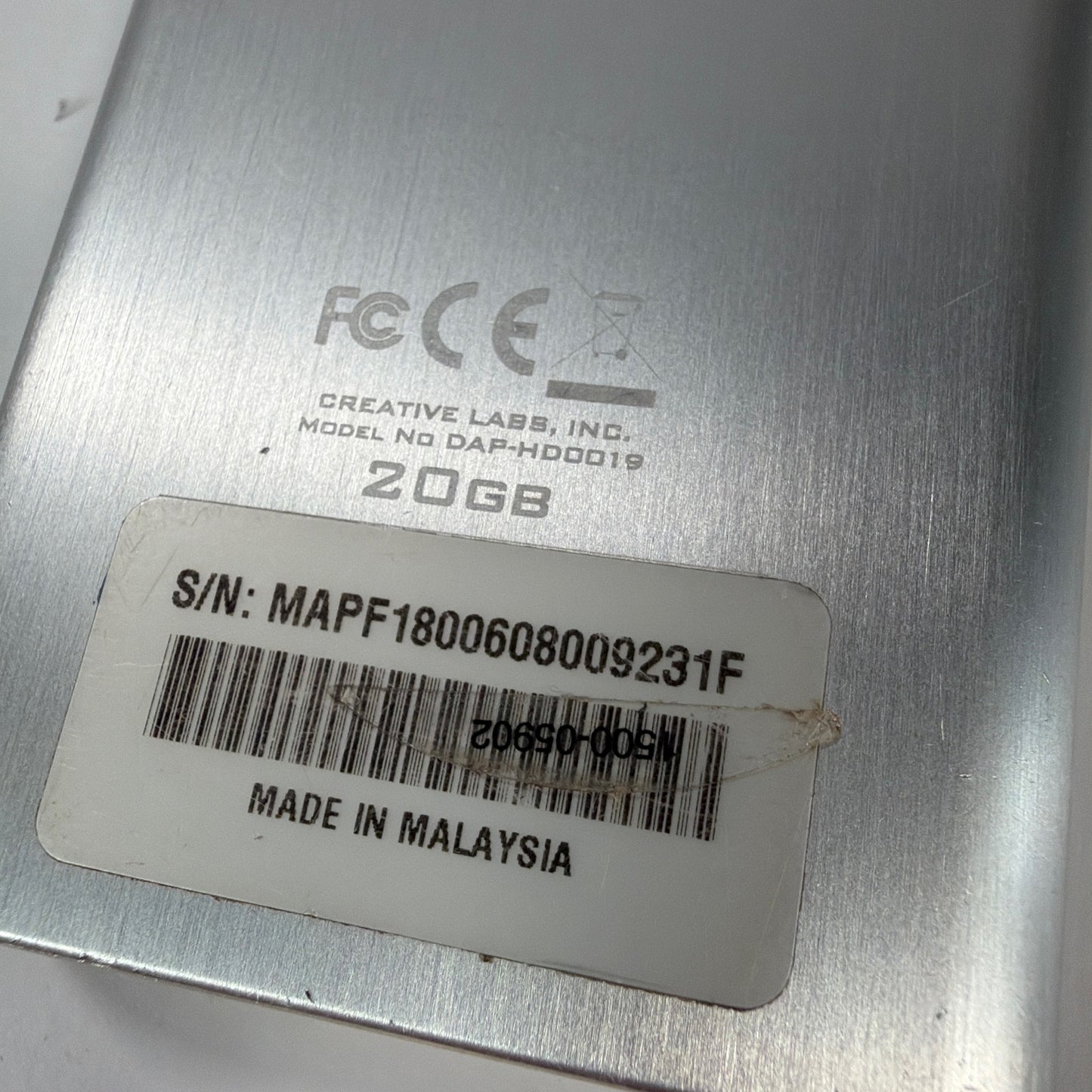 Creative Zen Sleek Photo 20GB MP3 Player DAP-HD0019 with Cable, Charger, Earbuds