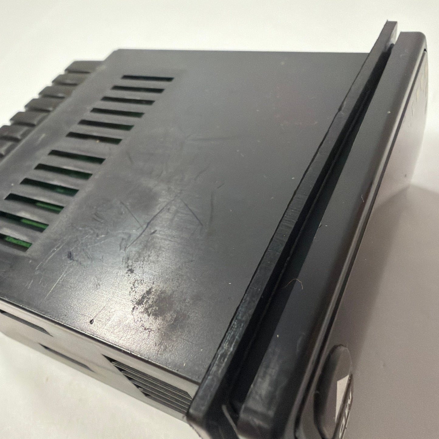 Autonics TC3YT-B4R16 Temperature Controller 100-240VAC Panel Mount Untested