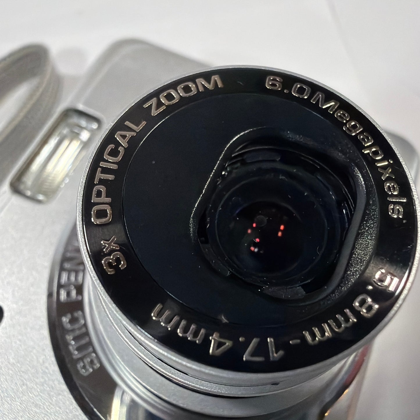 Pentax Optio S60 6.0MP Digital Camera Silver with 512MB SD Card Read