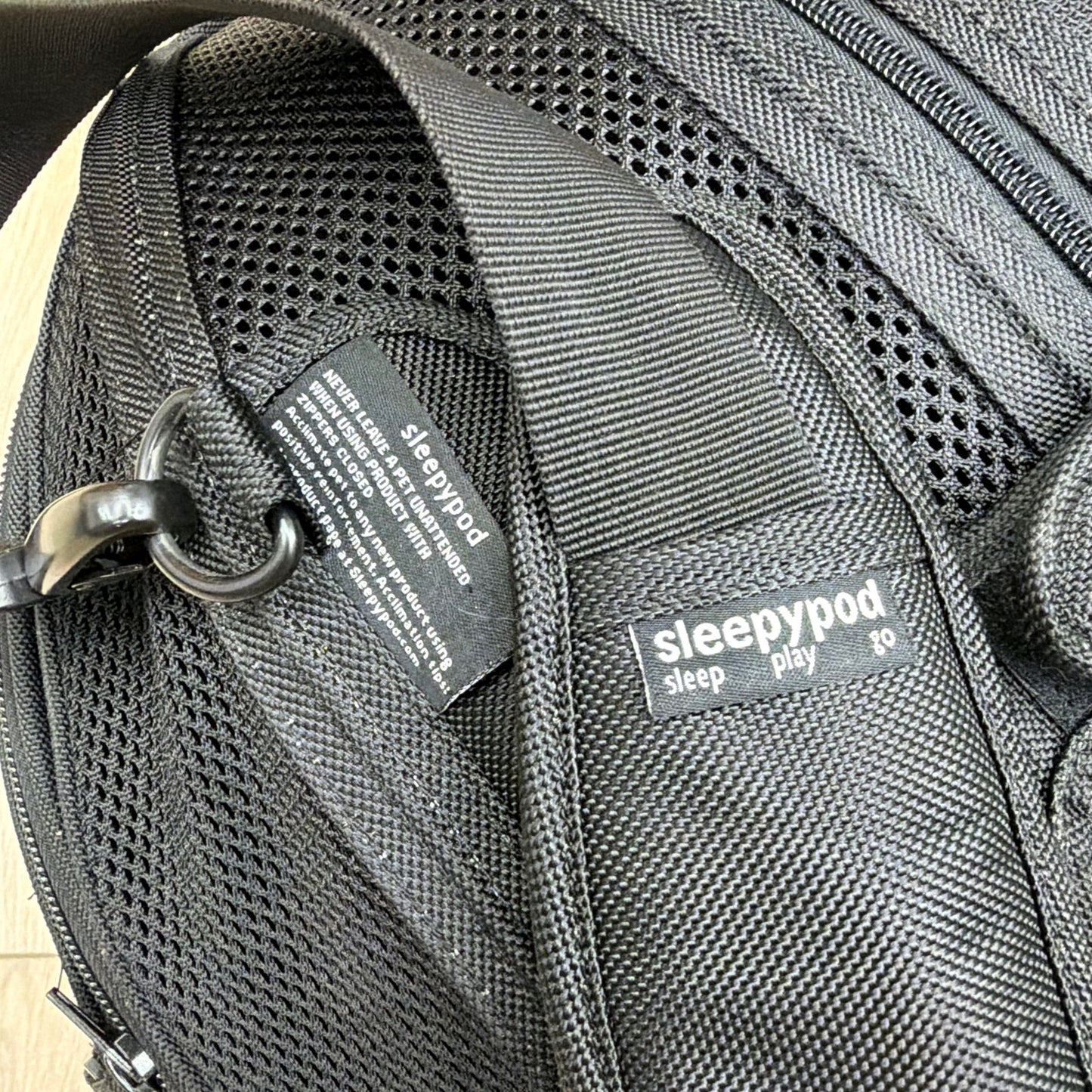 Sleepypod Mobile Pet Bed Round Pet Carrier with Shoulder Strap Black