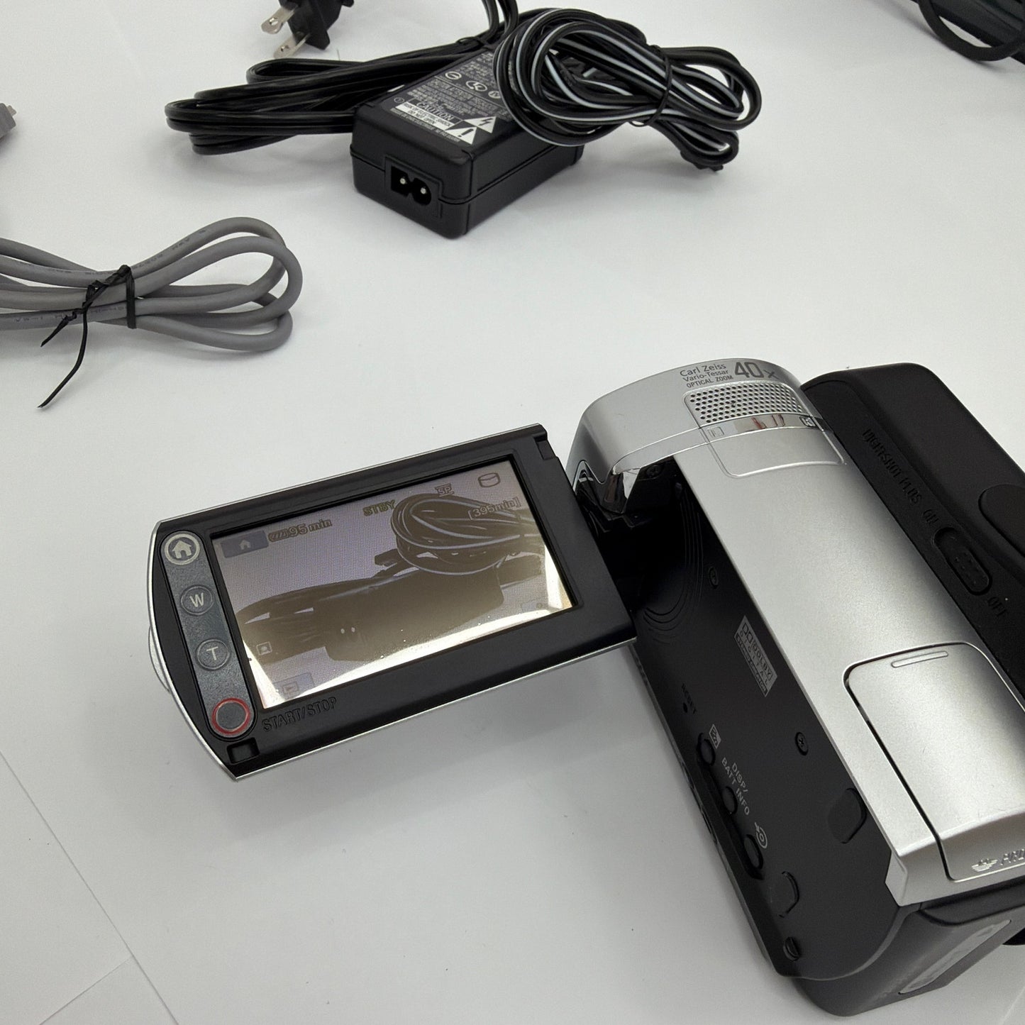 Sony Handycam DCR-SR46 Hybrid HDD Camcorder 40x Carl Zeiss Tested w/ Charger