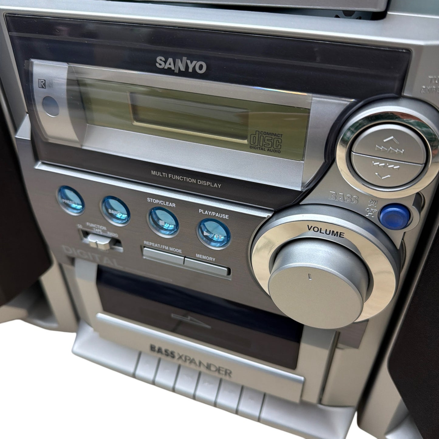Sanyo CWM-480 BassXpander CD Portable Radio Cassette Recorder w/ Remote & Box
