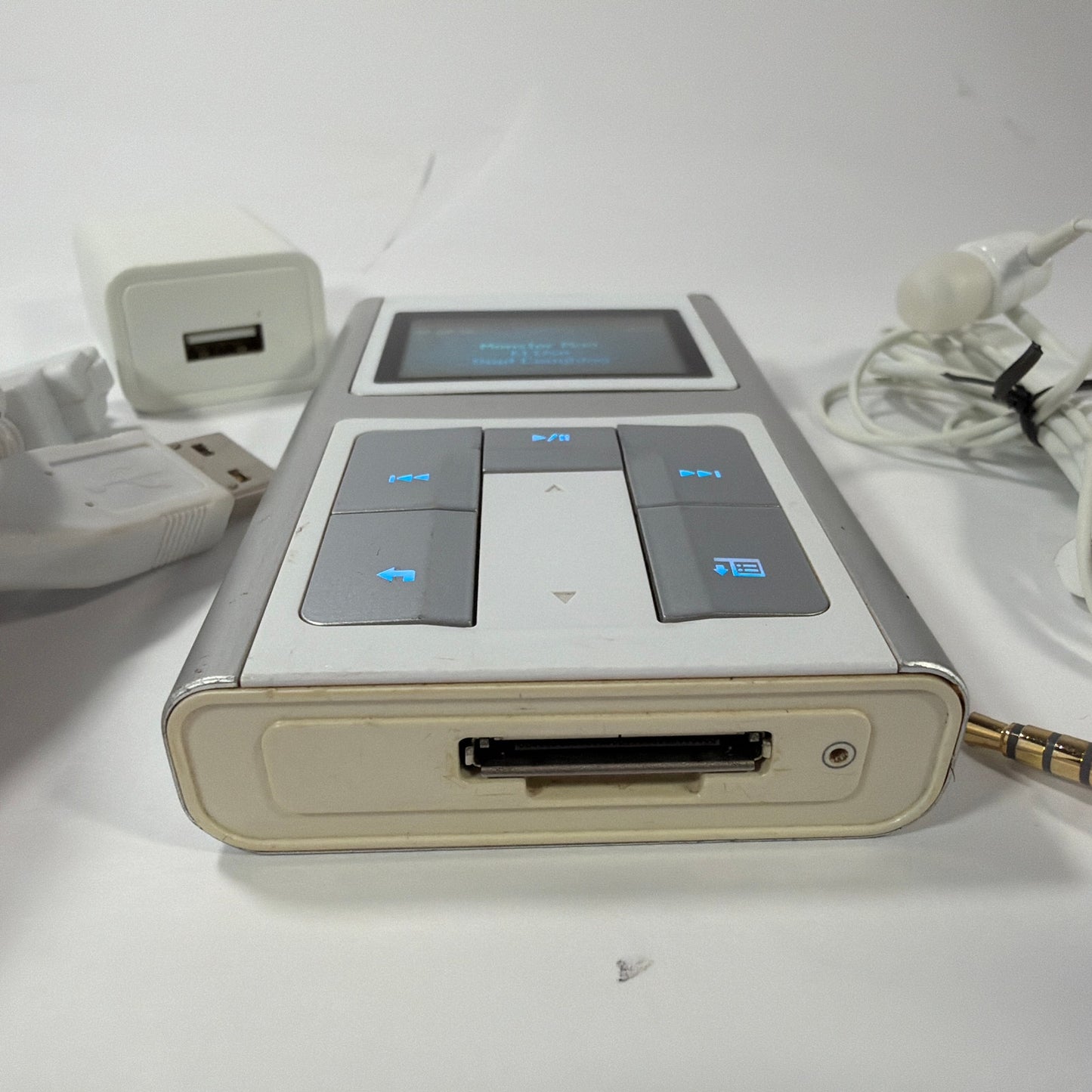 Creative Zen Sleek Photo 20GB MP3 Player DAP-HD0019 with Cable, Charger, Earbuds