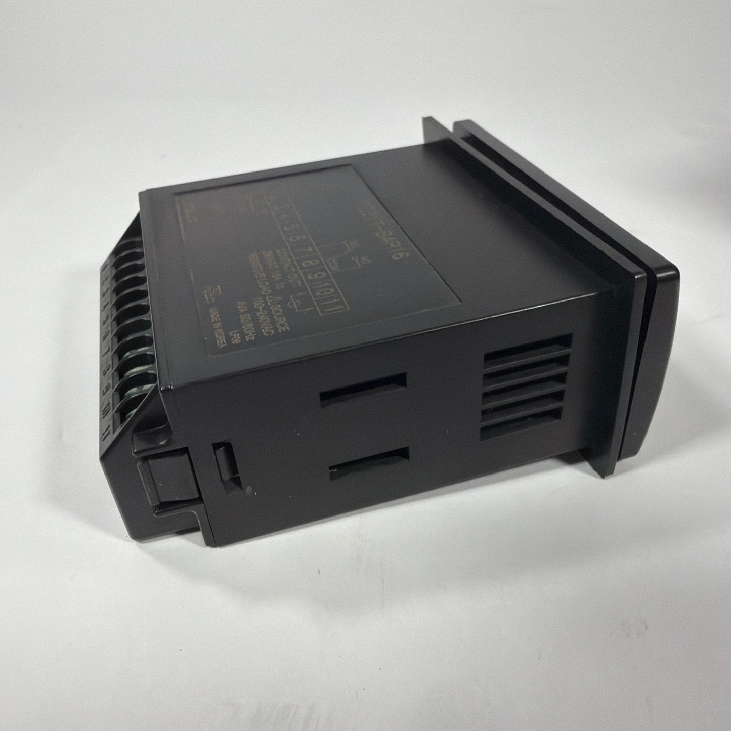 Autonics TC3YT-B4R16 Temperature Controller 100-240VAC Panel Mount Untested