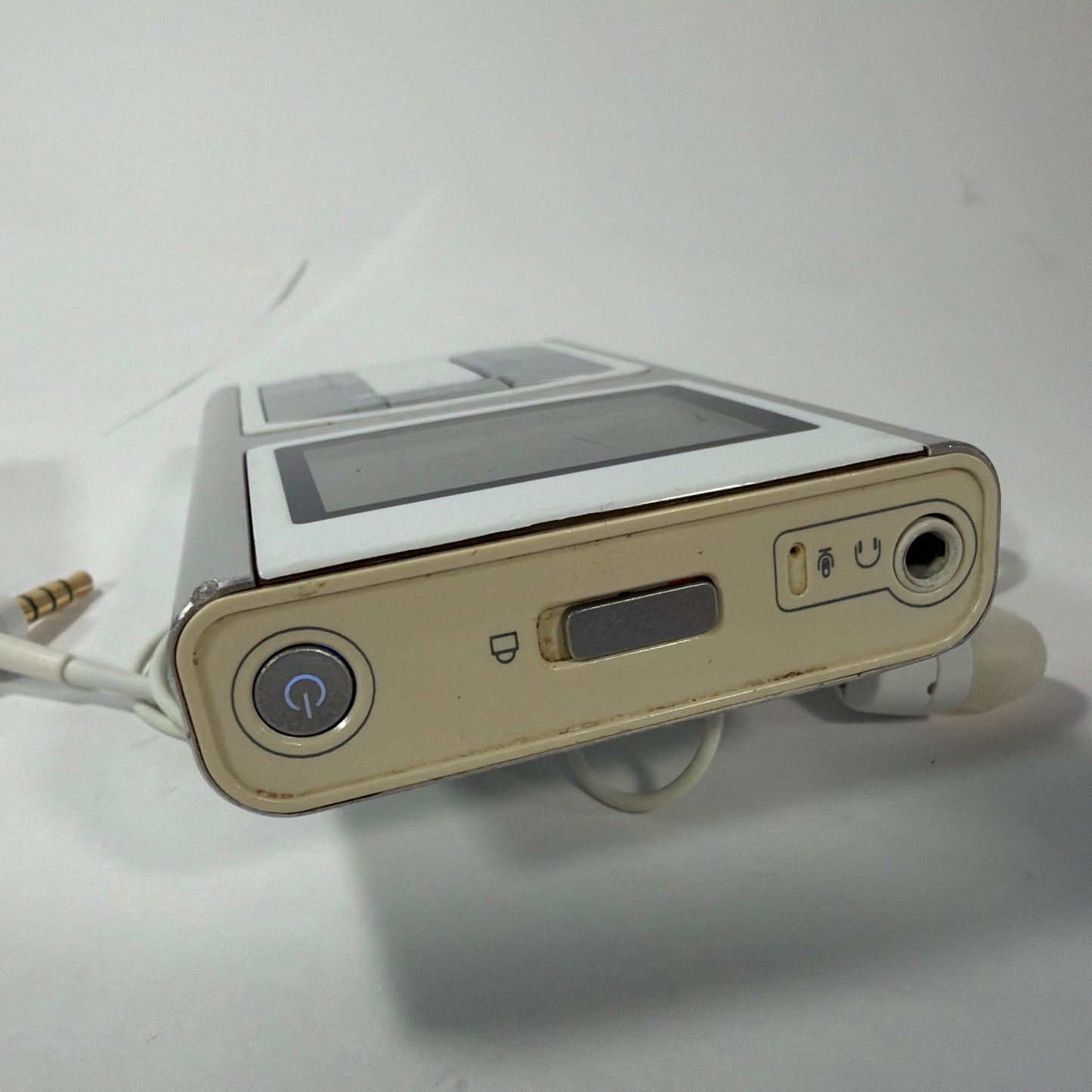 Creative Zen Sleek Photo 20GB MP3 Player DAP-HD0019 with Cable, Charger, Earbuds