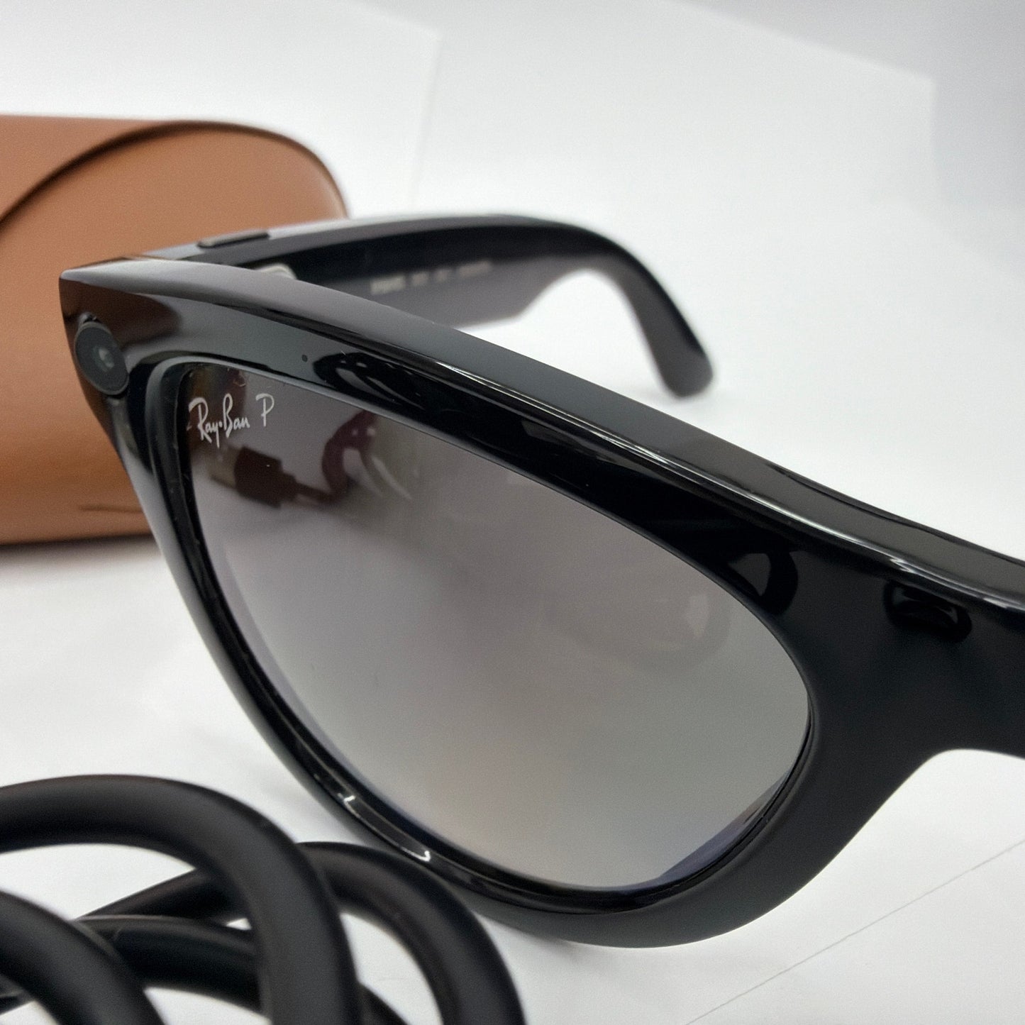 Ray-Ban Meta Skyler Gen 2 Smart Glasses Black Polarized RW4014 with Case