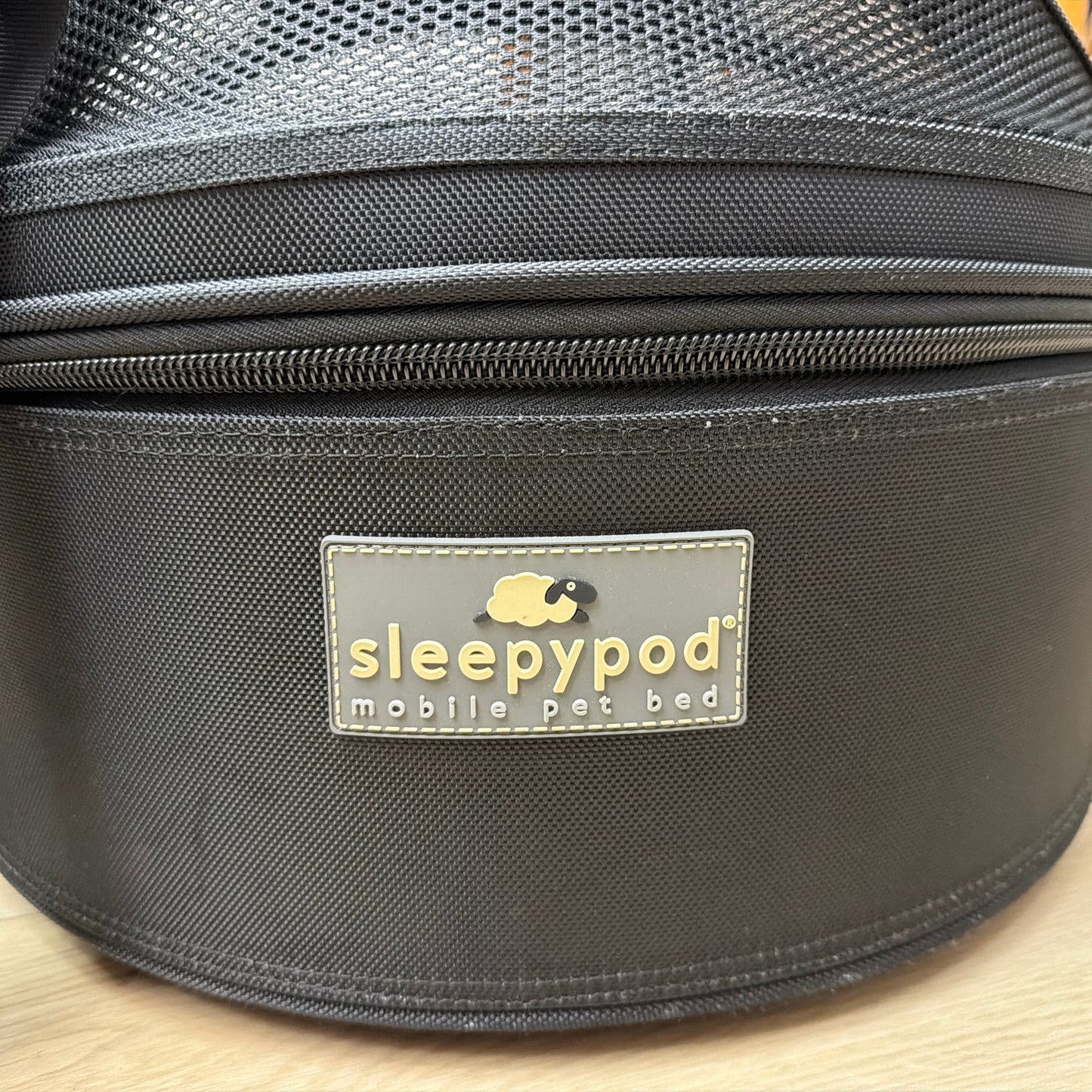 Sleepypod Mobile Pet Bed Round Pet Carrier with Shoulder Strap Black