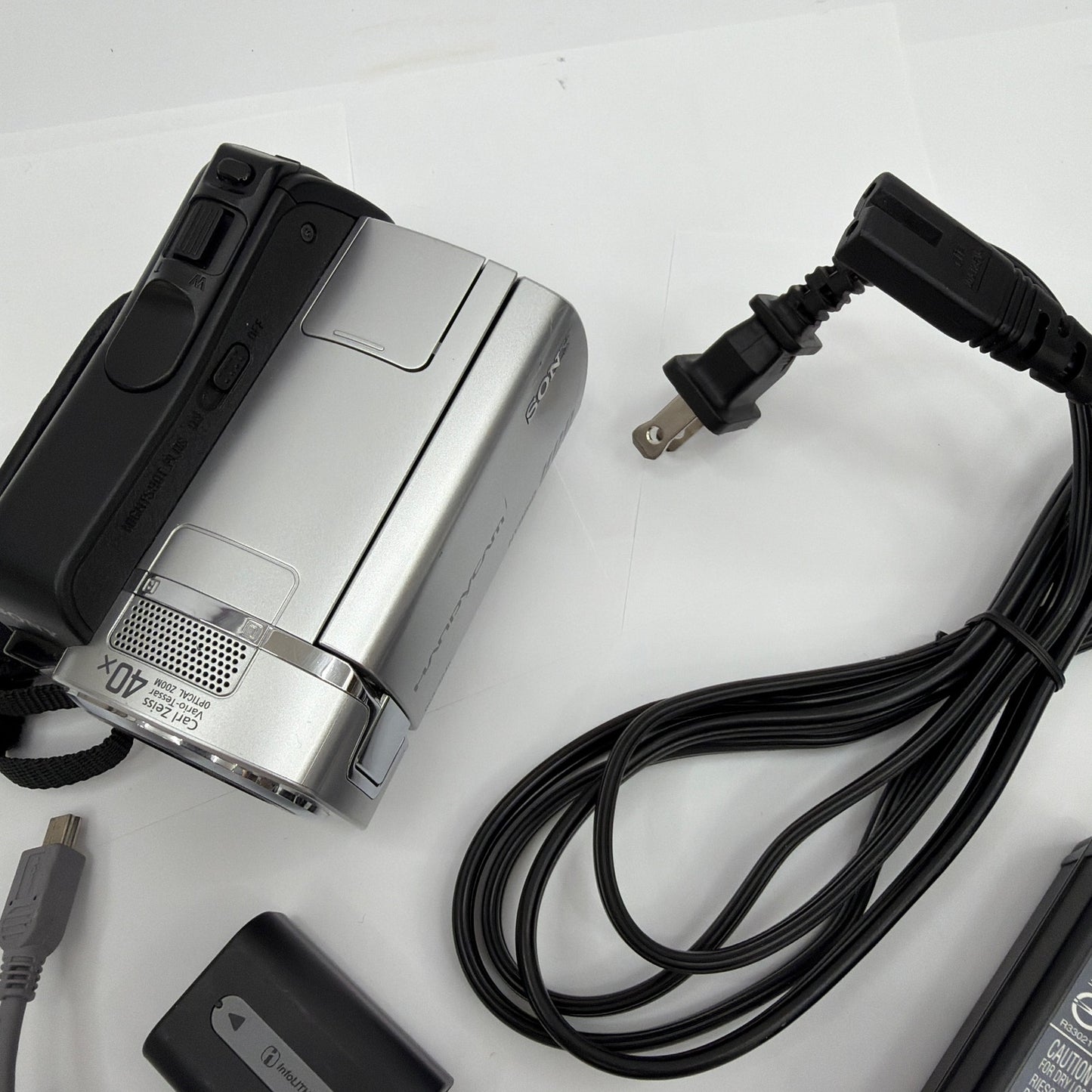 Sony Handycam DCR-SR46 Hybrid HDD Camcorder 40x Carl Zeiss Tested w/ Charger