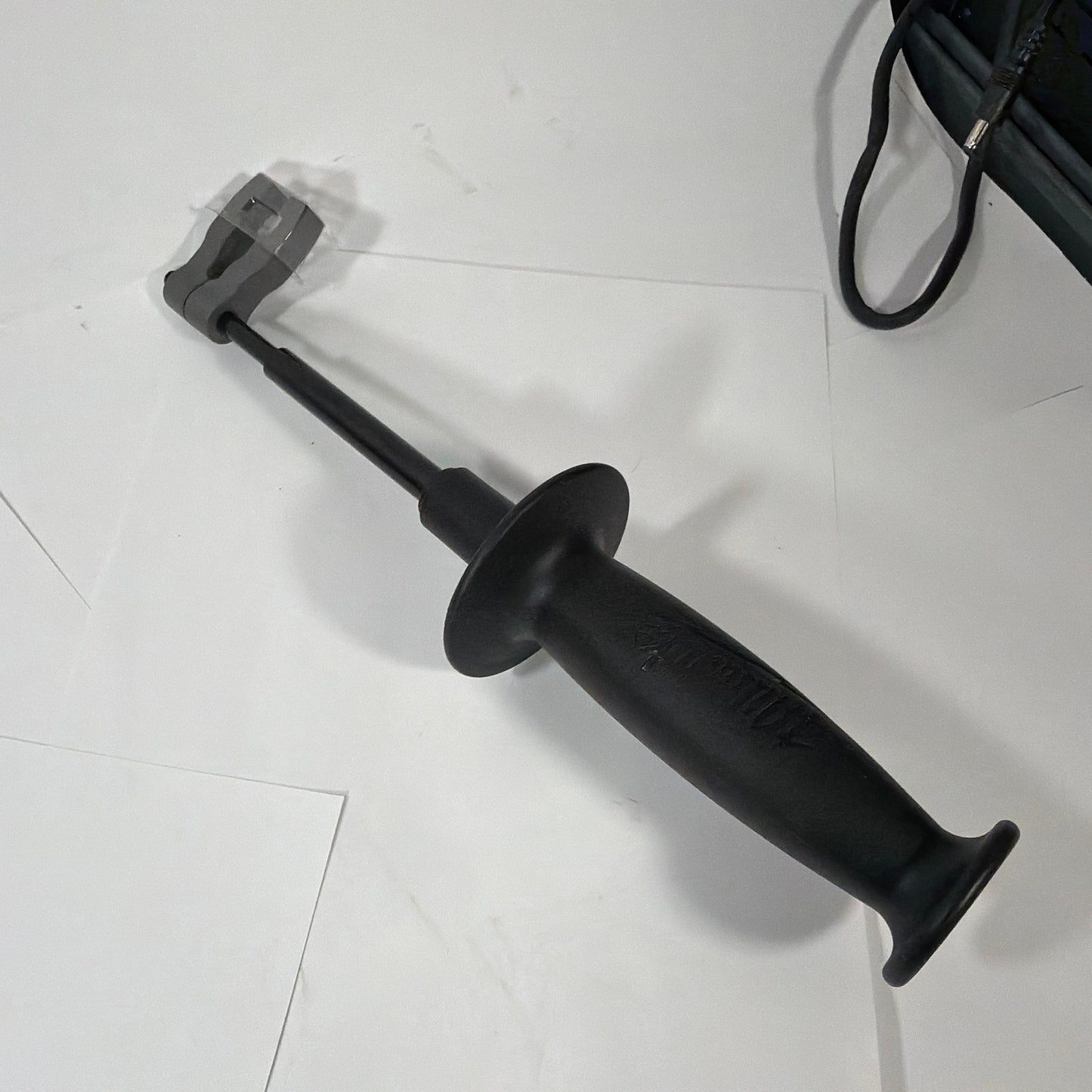 Milwaukee 516067 Adjustable Auxiliary Side Handle Assembly With Clamp