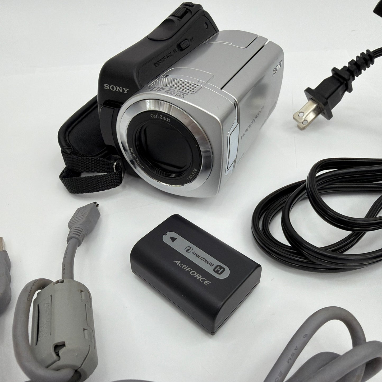 Sony Handycam DCR-SR46 Hybrid HDD Camcorder 40x Carl Zeiss Tested w/ Charger