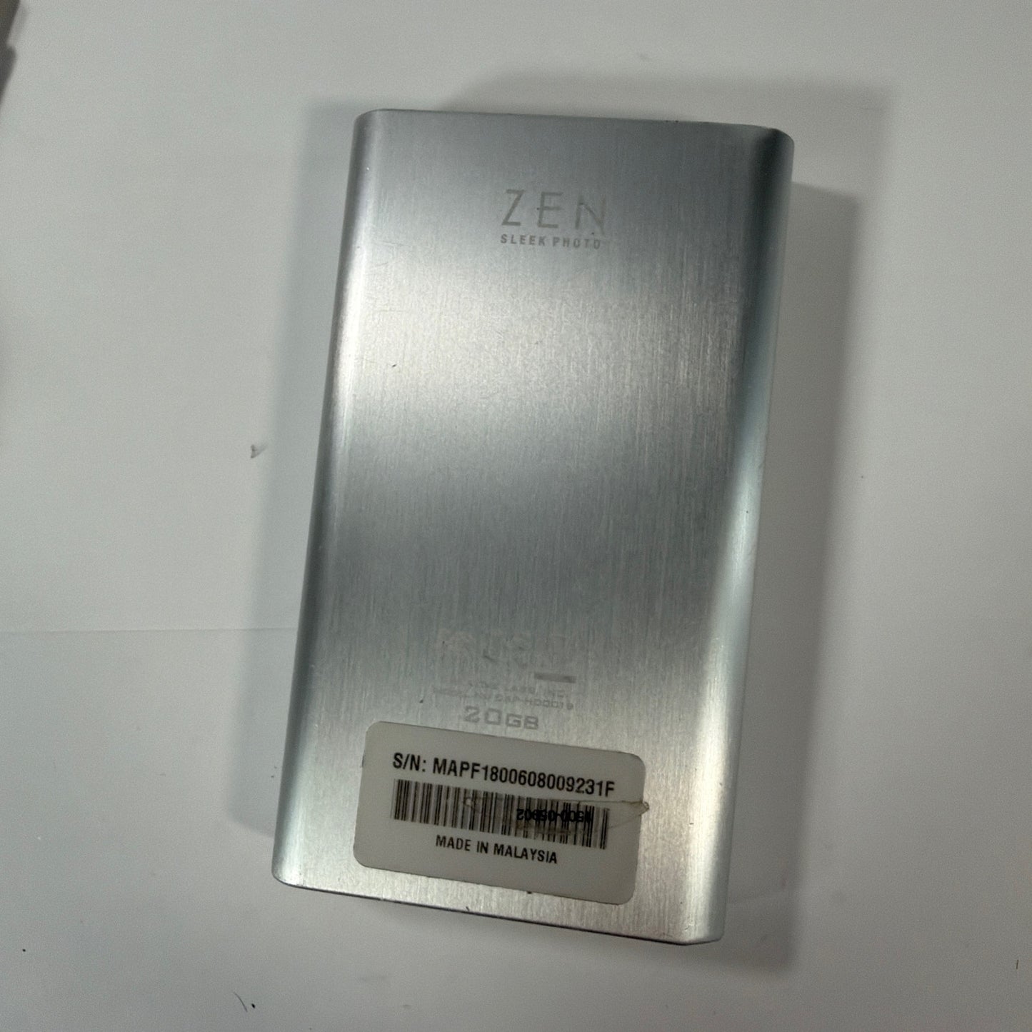 Creative Zen Sleek Photo 20GB MP3 Player DAP-HD0019 with Cable, Charger, Earbuds